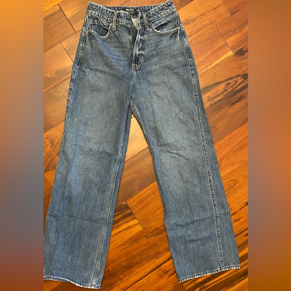 Hollister Ultra High-Rise Baggy Jeans in Blue